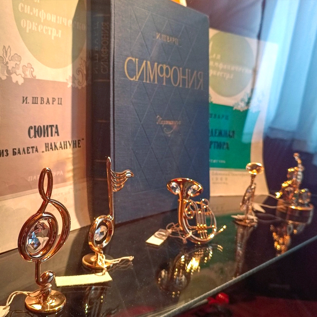 Концерты, кружки, выставки и репетиции — даже в небольших селах культурная жизнь не замирает круглый год. Она объединяет людей в любой сезон и при любой погоде