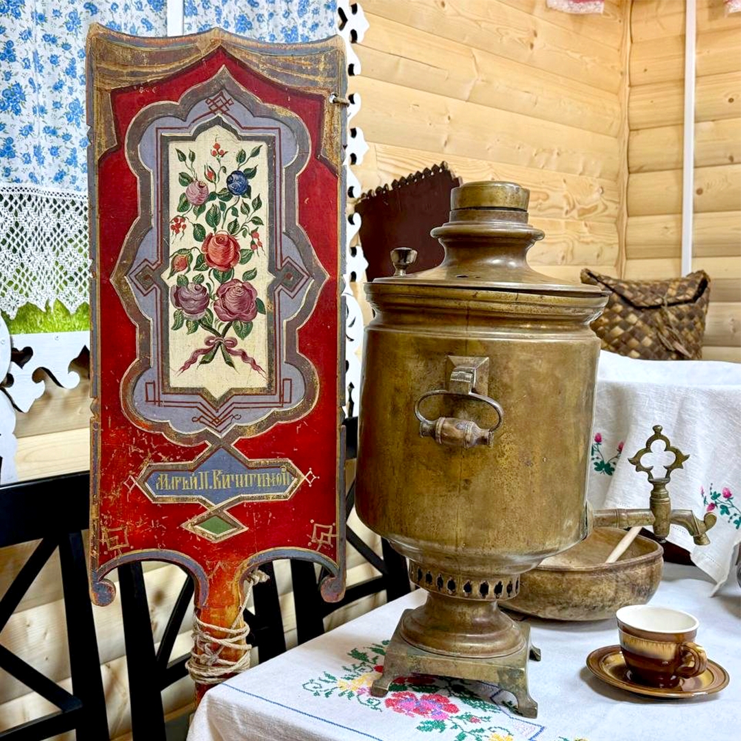 Концерты, кружки, выставки и репетиции — даже в небольших селах культурная жизнь не замирает круглый год. Она объединяет людей в любой сезон и при любой погоде