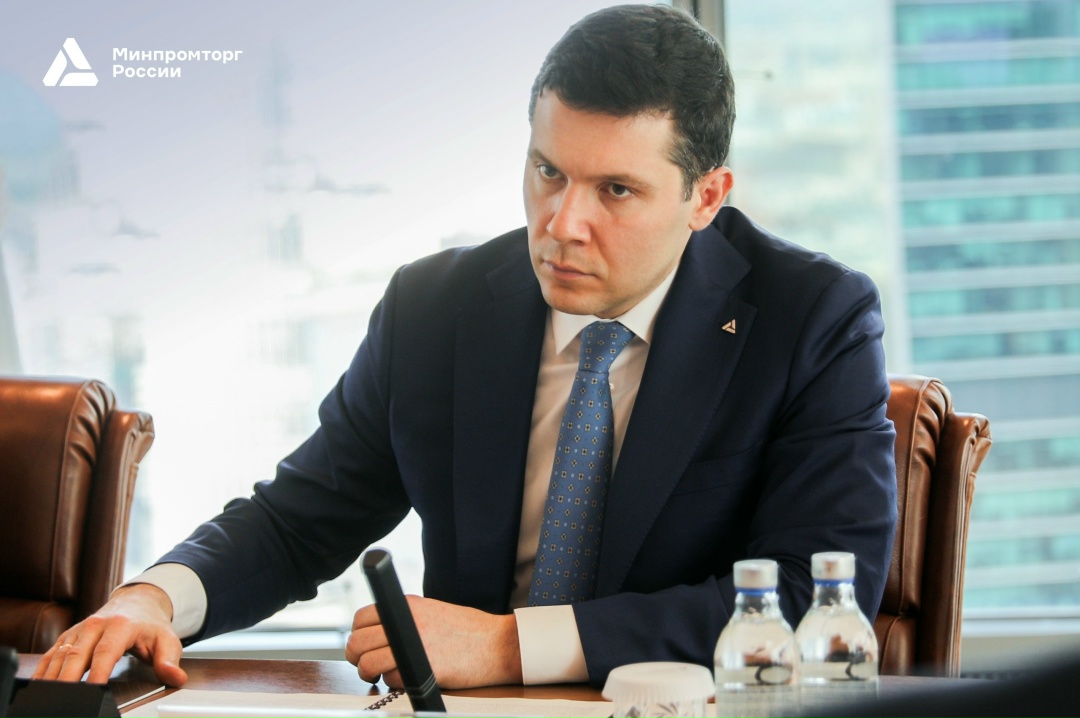 ️Антон Алиханов провел рабочую встречу с Денисом Пушилиным