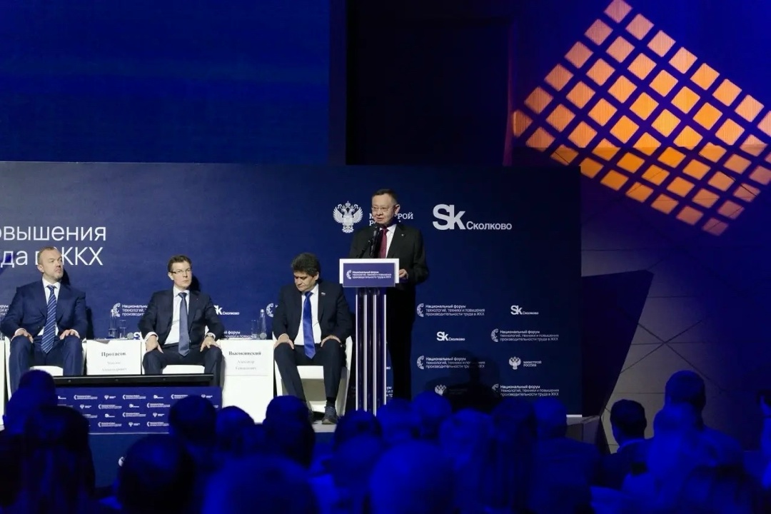 Министр строительства и ЖКХ РФ Ирек Файзуллин выступил на центральной пленарной сессии Национального форума технологий, техники и повышения производительности…