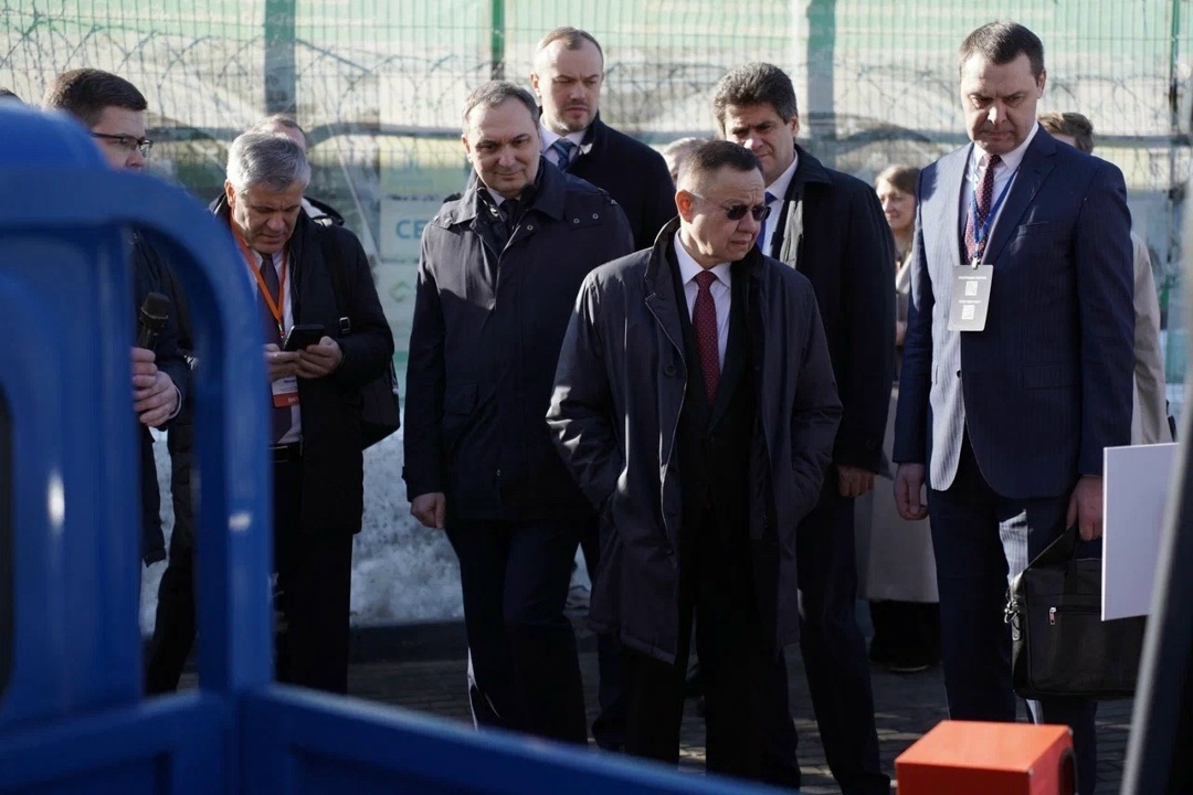 Современную строительную, дорожно-ремонтную и уборочную технику представили производственные организации на выставке Национального форума технологий, техники и…