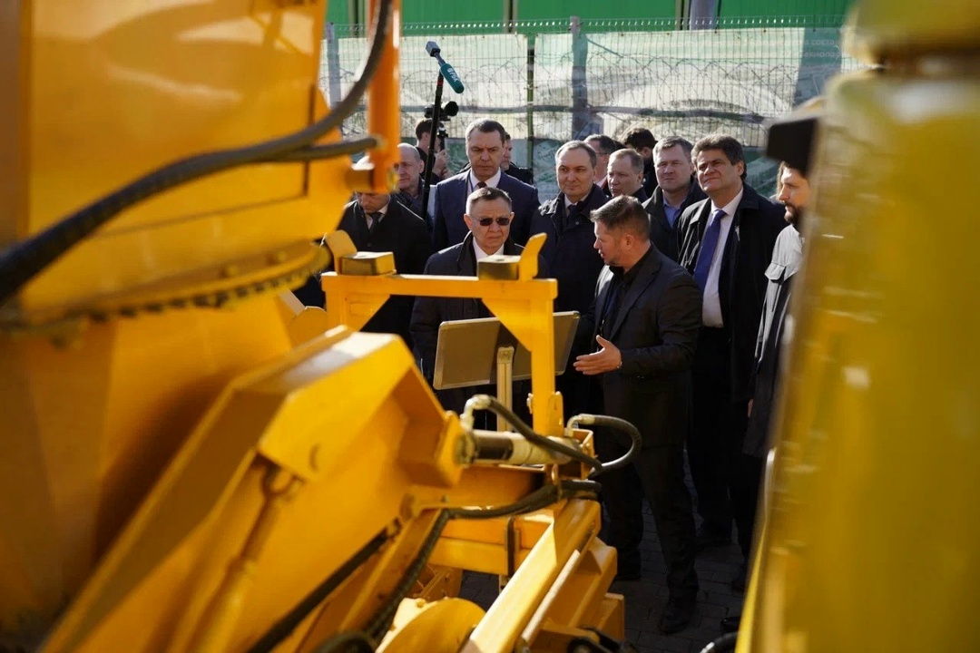 Современную строительную, дорожно-ремонтную и уборочную технику представили производственные организации на выставке Национального форума технологий, техники и…