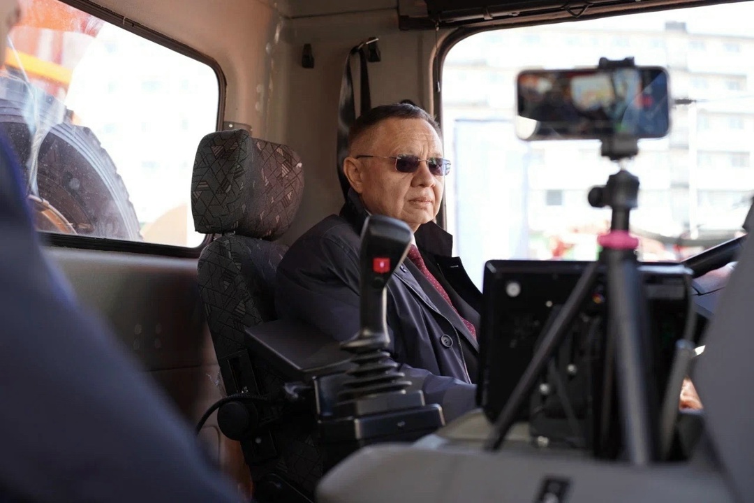 Современную строительную, дорожно-ремонтную и уборочную технику представили производственные организации на выставке Национального форума технологий, техники и…