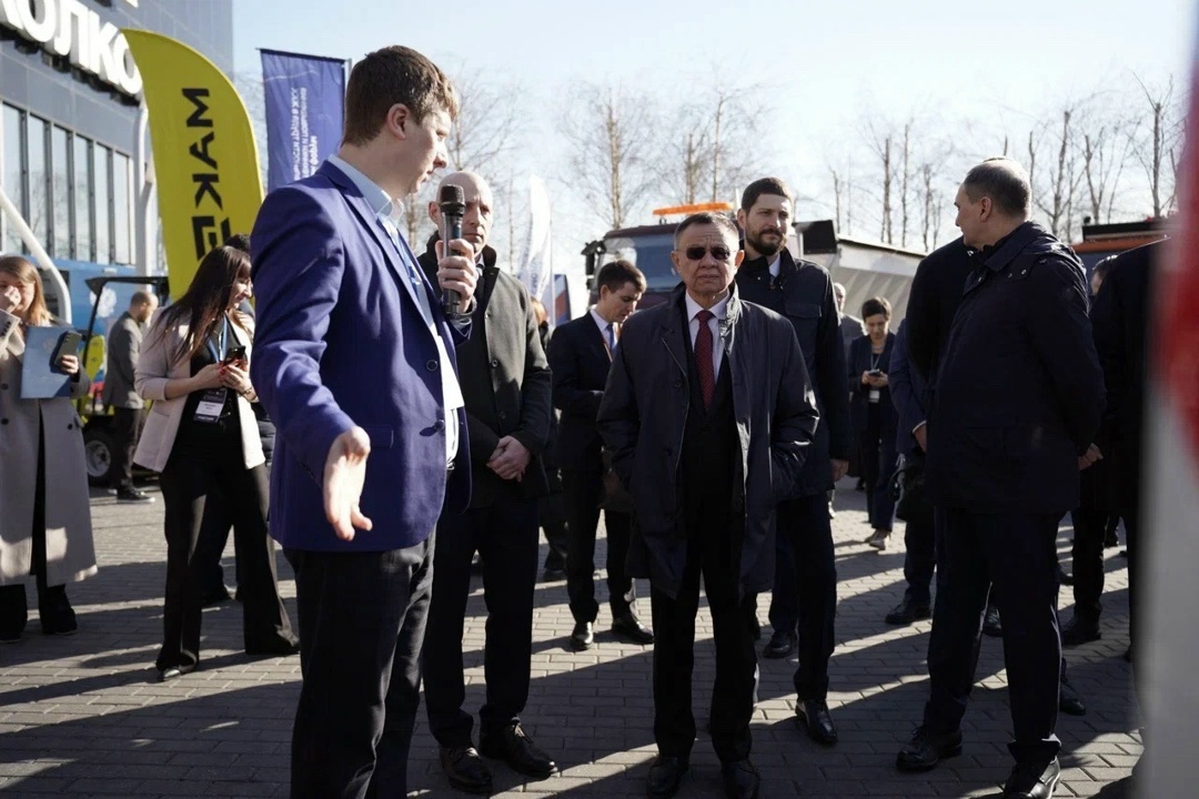 Современную строительную, дорожно-ремонтную и уборочную технику представили производственные организации на выставке Национального форума технологий, техники и…