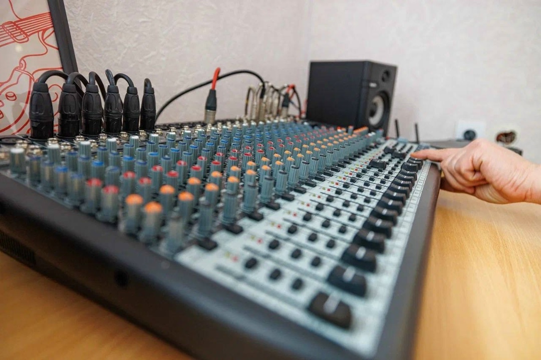 Энергия в каждой ноте При поддержке ЛУКОЙЛа в посёлке Междуреченском прошла реновация во Дворце культуры и искусства.