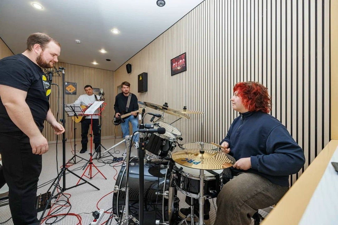 Энергия в каждой ноте При поддержке ЛУКОЙЛа в посёлке Междуреченском прошла реновация во Дворце культуры и искусства.