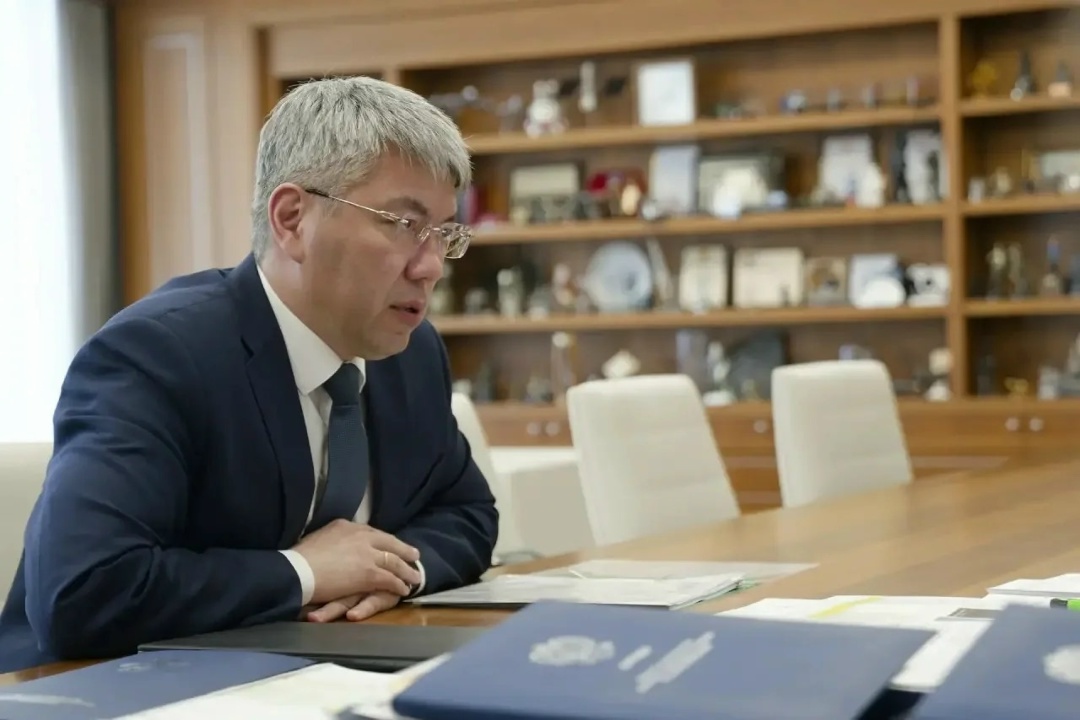 Министр строительства и ЖКХ РФ Ирек Файзуллин провел рабочую встречу с Главой Бурятии Алексеем Цыденовым