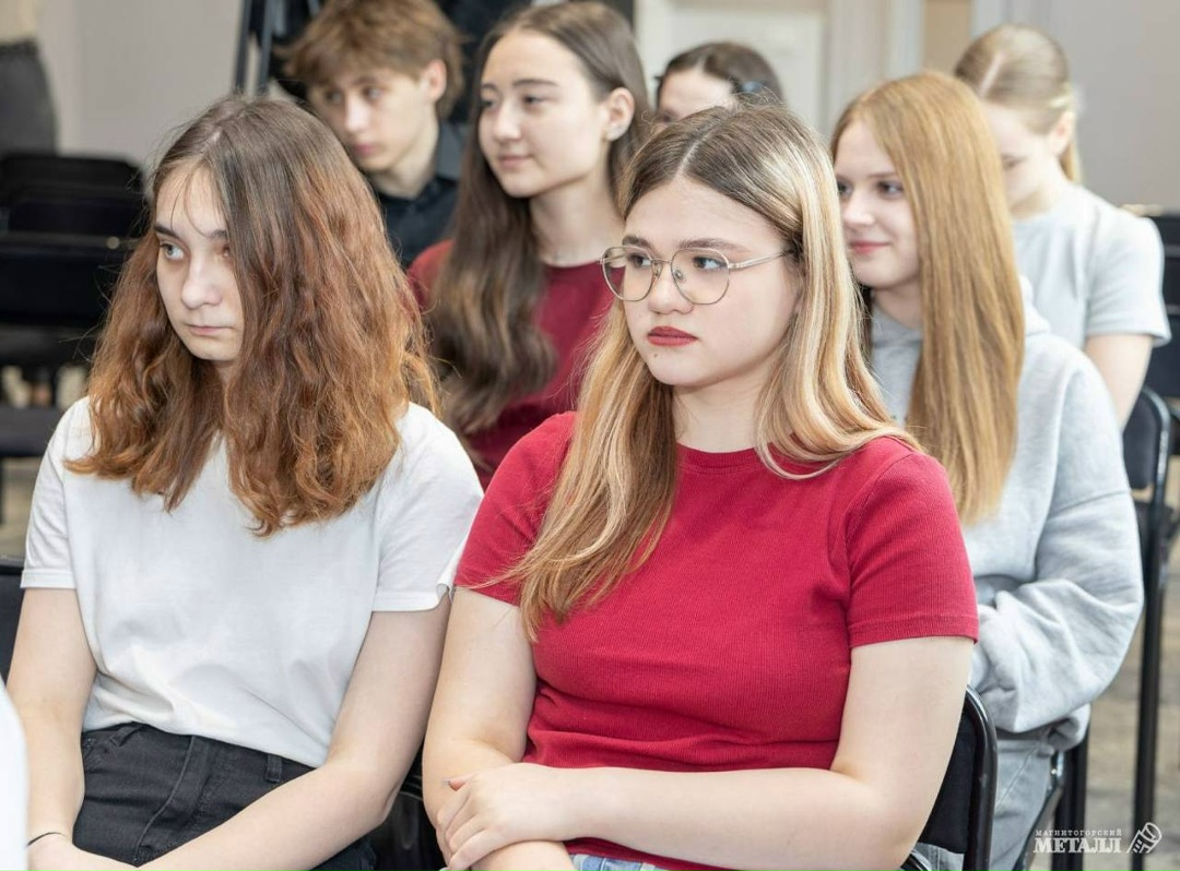 Правильная ориентация В «Библиотеке Крашенинникова» прошла встреча представителей Механоремонтного комплекса ММК со старшеклассниками в рамках проектов «Славим…