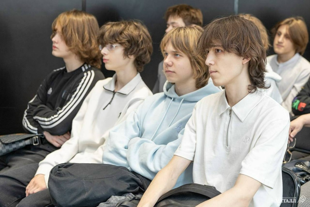 Правильная ориентация В «Библиотеке Крашенинникова» прошла встреча представителей Механоремонтного комплекса ММК со старшеклассниками в рамках проектов «Славим…