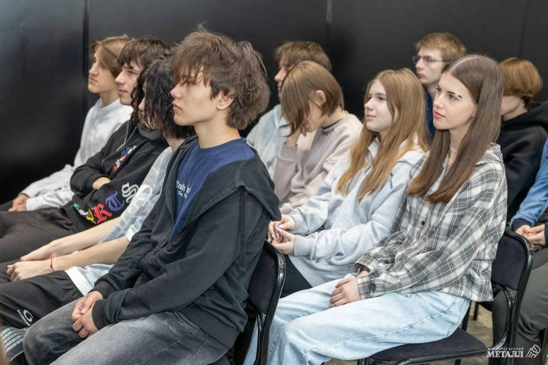 Правильная ориентация В «Библиотеке Крашенинникова» прошла встреча представителей Механоремонтного комплекса ММК со старшеклассниками в рамках проектов «Славим…