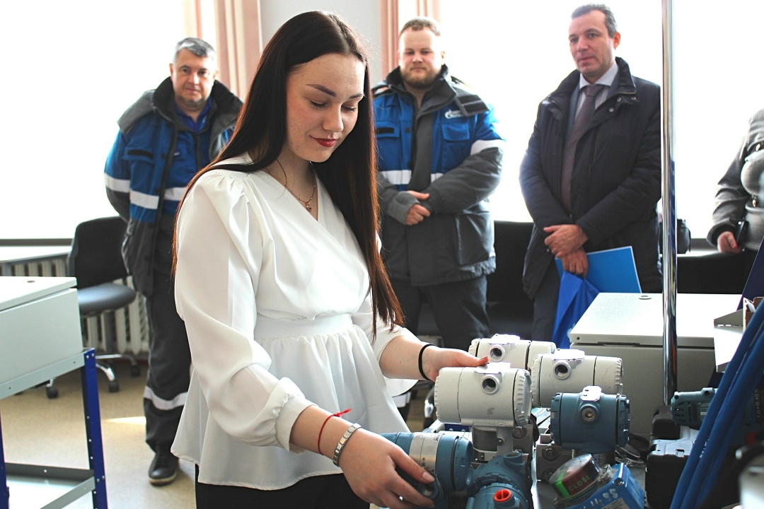 ВКЛАД В ОБРАЗОВАНИЕ «Газпром переработка Благовещенск» оснастила лаборатории Амурского колледжа современным оборудованием