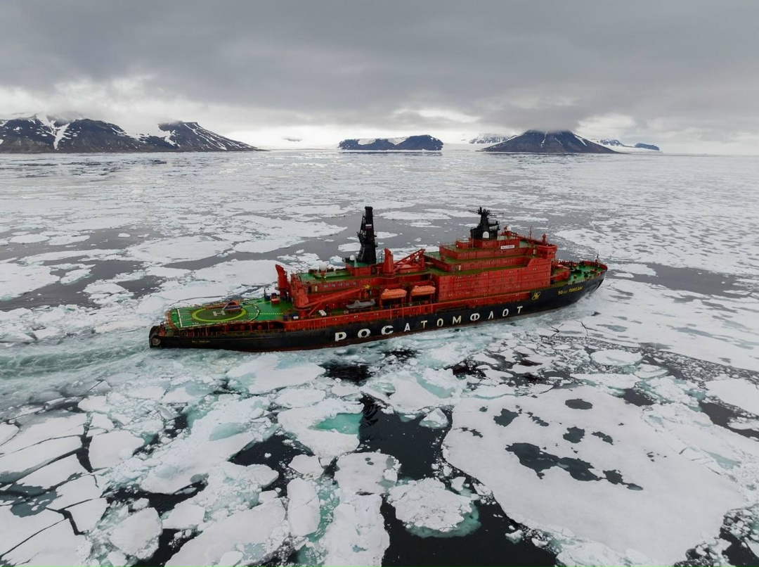 Атомный ледокол «50 лет Победы» отмечает 19 лет со дня подъёма государственного флага. Поздравляем!