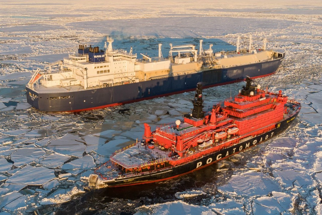 Атомный ледокол «50 лет Победы» отмечает 19 лет со дня подъёма государственного флага. Поздравляем!