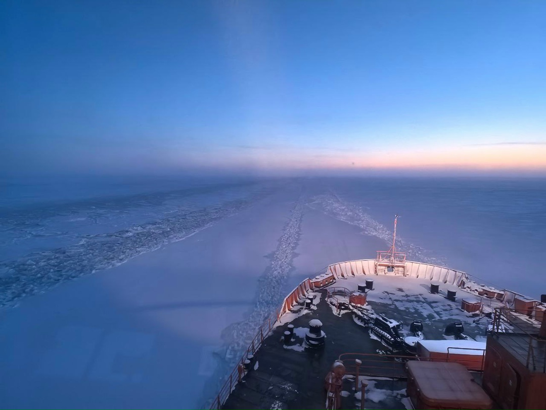 Атомный ледокол «50 лет Победы» отмечает 19 лет со дня подъёма государственного флага. Поздравляем!