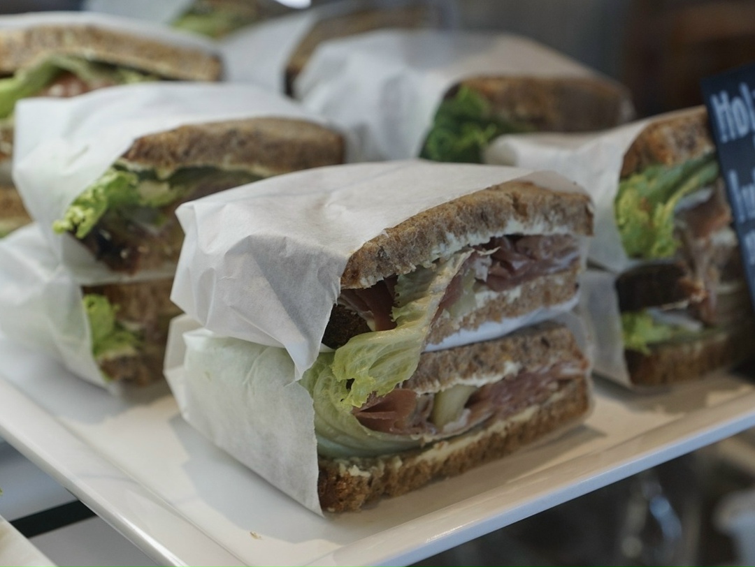 Роспотребнадзор подготовил проект документа, которым предлагается запретить размещение предприятий по производству готовой еды в жилых зданиях, включая нежилые…