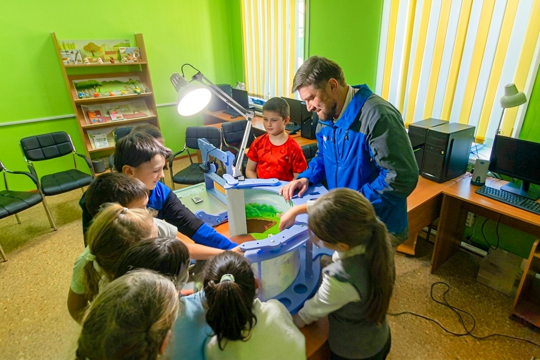 Чтобы мультяшный герой улыбнулся, моргнул или сделал движение, аниматору нужно создать множество кадров