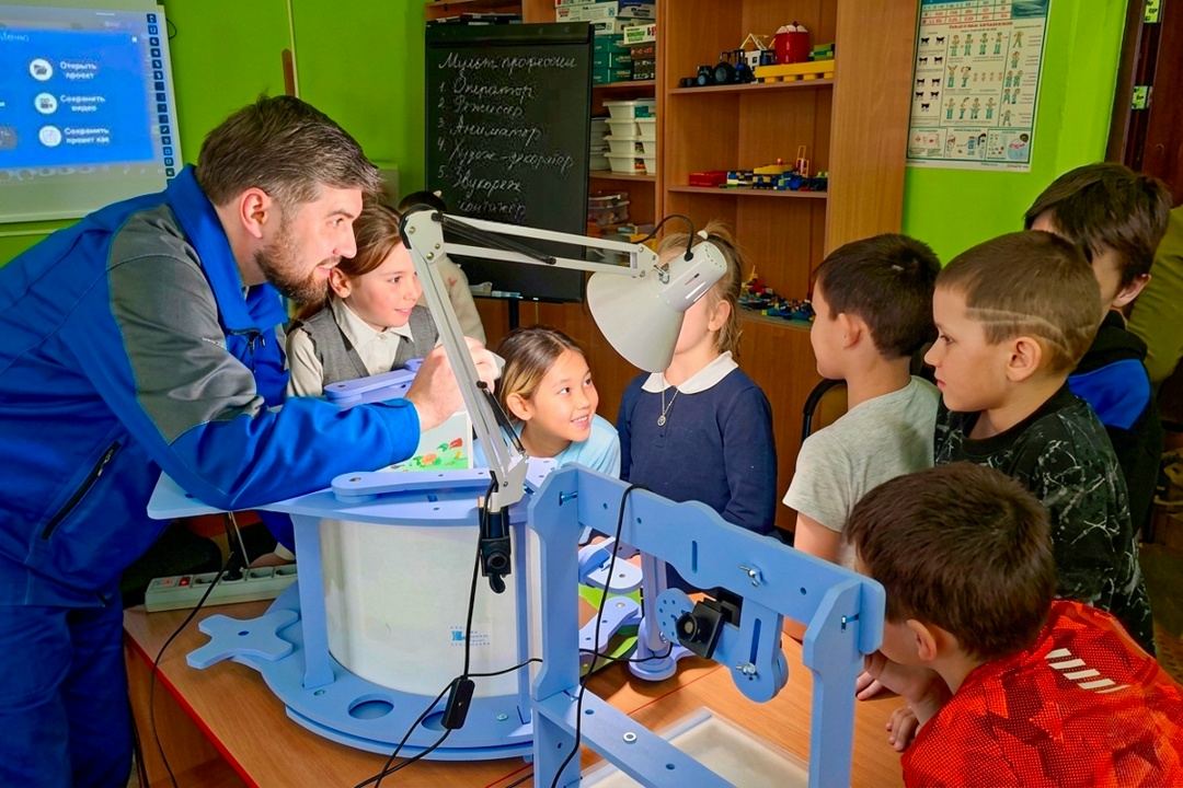 Чтобы мультяшный герой улыбнулся, моргнул или сделал движение, аниматору нужно создать множество кадров