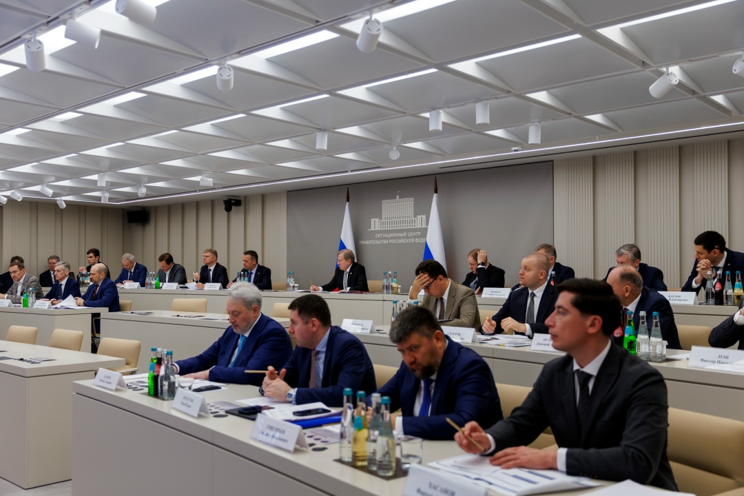 Виталий Савельев провел совещание по реализации проекта строительства высокоскоростной магистрали Москва – Санкт-Петербург.