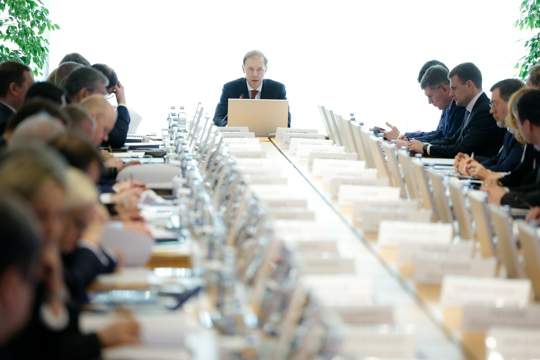 Денис Мантуров провел заседание госкомиссии по противодействию незаконному обороту промышленной продукции.