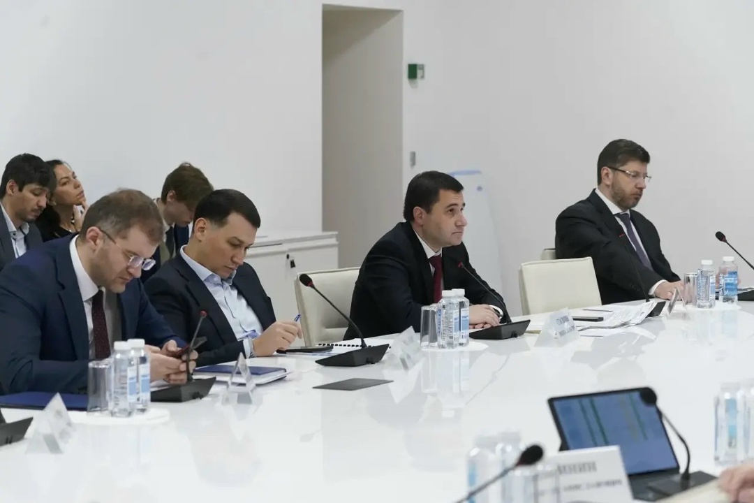 Глава Минстроя России Ирек Файзуллин провел еженедельное совещание с регионами и главными распорядителями бюджетных средств (ГРБС)