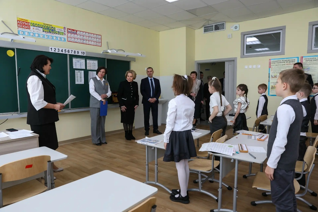 В ходе рабочей поездки в Курганскую область Председатель Совета Федерации Валентина Матвиенко посетила среднюю общеобразовательную школу №52 города Кургана