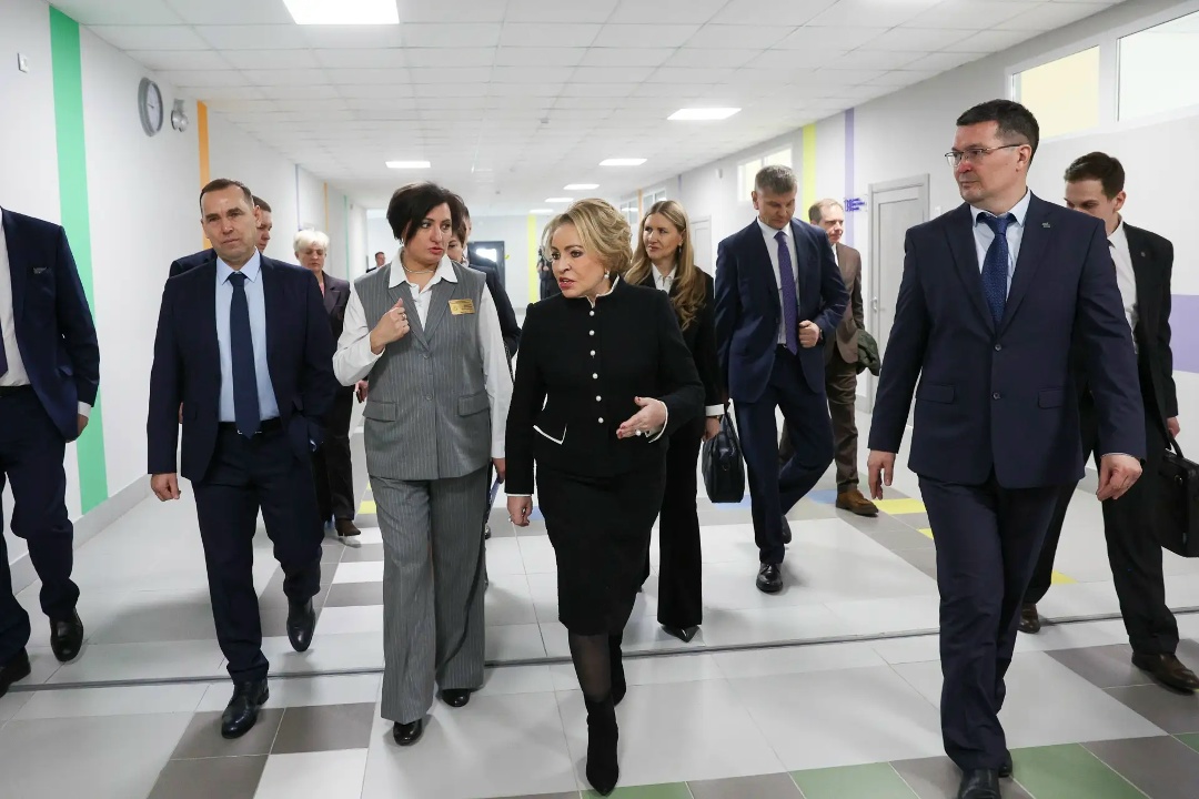 В ходе рабочей поездки в Курганскую область Председатель Совета Федерации Валентина Матвиенко посетила среднюю общеобразовательную школу №52 города Кургана