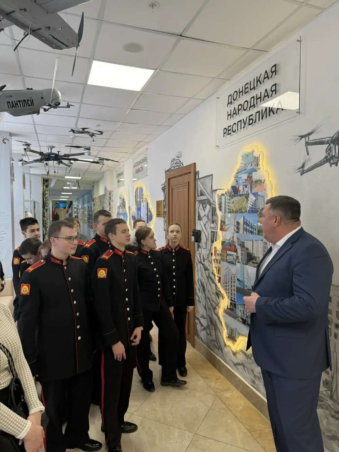 Представители Минстроя России провели экскурсию для кадетов ГБОУ города Москвы «Петровская кадетская школа Первый Московский кадетский корпус»