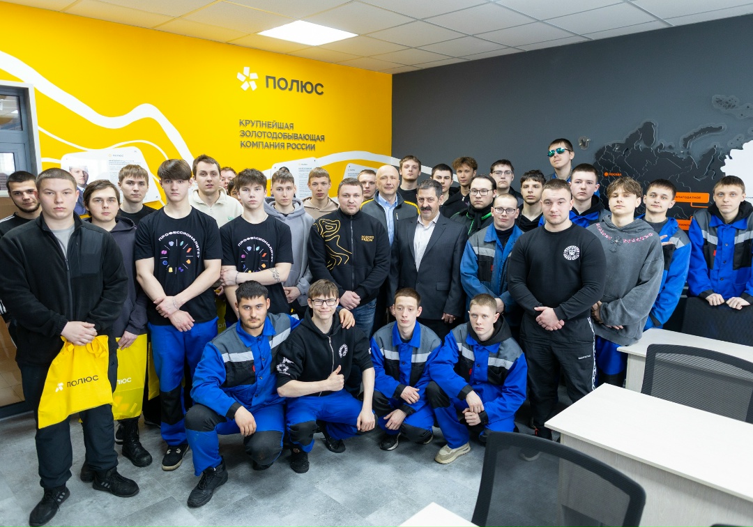 В поселке Стекольный Магаданской области у студентов Горного техникума теперь есть новая аудитория для занятий по техническим и специальным дисциплинам