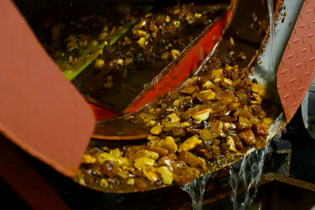 Янтарный комбинат Ростеха открыл 50-й сезон добычи