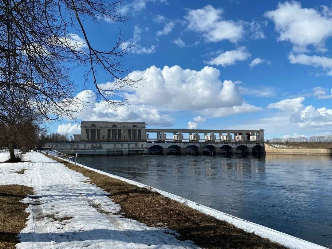 Волжские гидроэнергетические узлы приступили к пропуску весеннего половодья