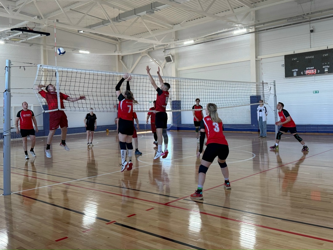 Первая встреча в этом году и особенно жаркая.
В Тамбове стартовали отборочные соревнования по командным видам спорта