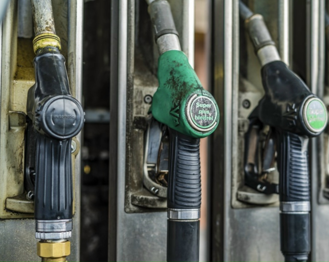 Вице-премьер Александр Новак поручил Минэнерго подготовить проект постановления о запрете экспорта бензина с 1 апреля