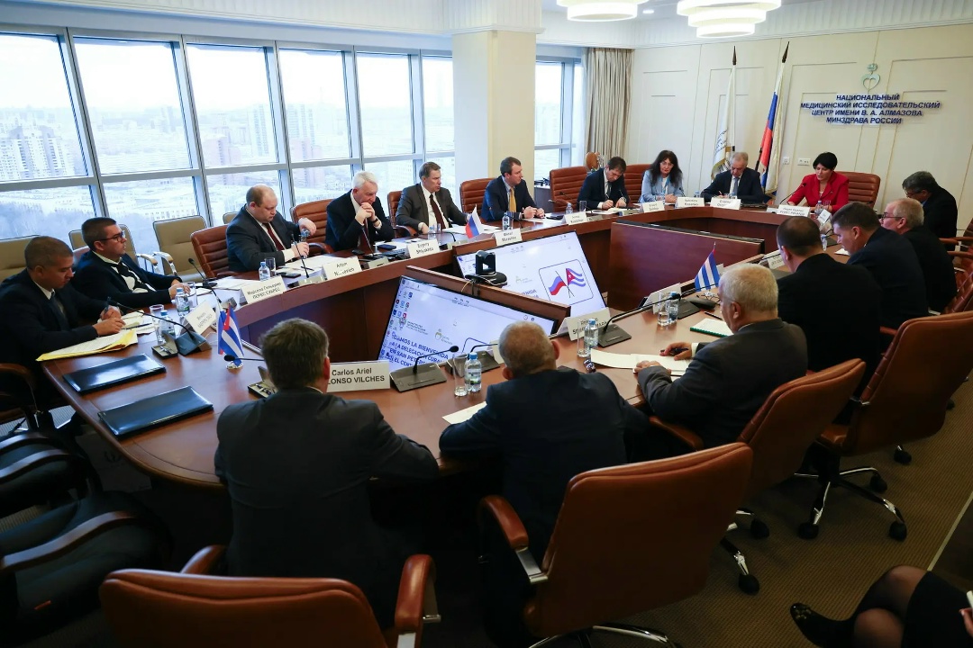 Михаил Мурашко провел встречу с вице-премьером Кубы Оскаром Перес-Оливой Фрагой