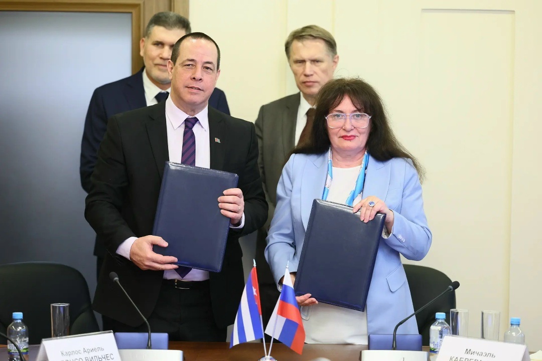 Михаил Мурашко провел встречу с вице-премьером Кубы Оскаром Перес-Оливой Фрагой