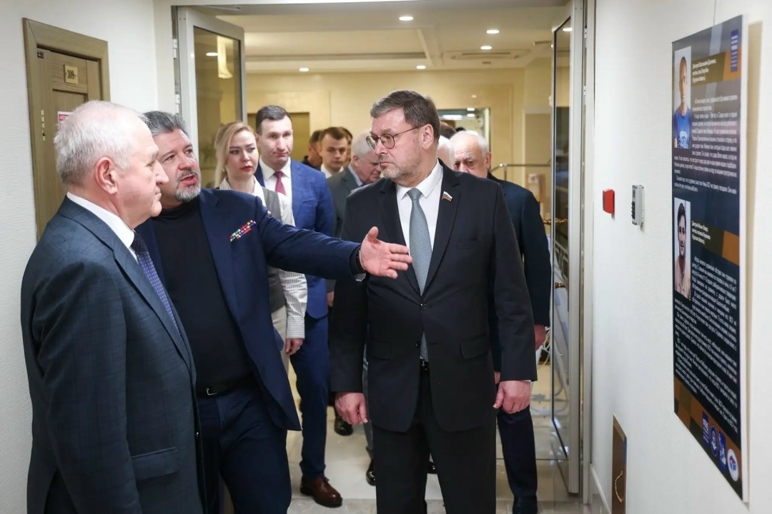 В Совете Федерации открылась выставка «Военные преступления вооруженных сил неонацистов Украины на территории Курской области»