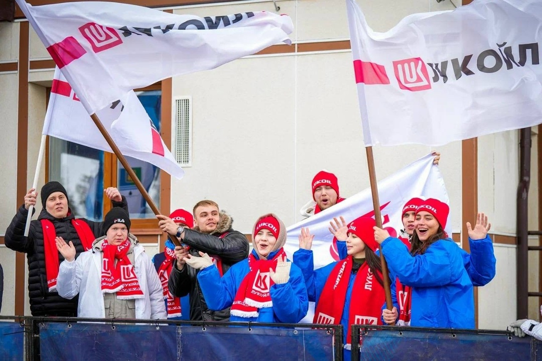 Сталь против холода Команда ЛУКОЙЛа из Западной Сибири первой преодолела самую длинную дистанцию на экстремальном всероссийском забеге «Стальной характер