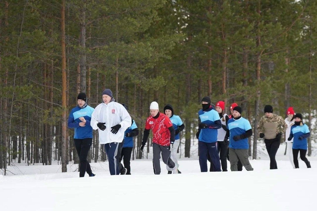 Сталь против холода Команда ЛУКОЙЛа из Западной Сибири первой преодолела самую длинную дистанцию на экстремальном всероссийском забеге «Стальной характер