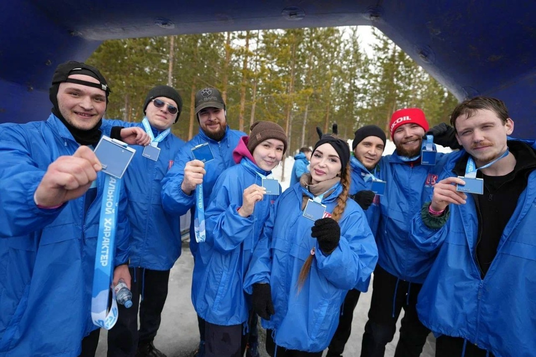 Сталь против холода Команда ЛУКОЙЛа из Западной Сибири первой преодолела самую длинную дистанцию на экстремальном всероссийском забеге «Стальной характер