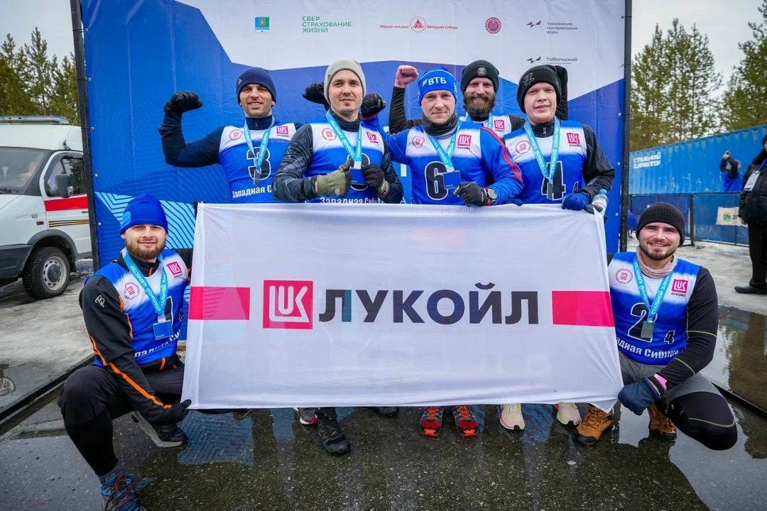 Сталь против холода Команда ЛУКОЙЛа из Западной Сибири первой преодолела самую длинную дистанцию на экстремальном всероссийском забеге «Стальной характер