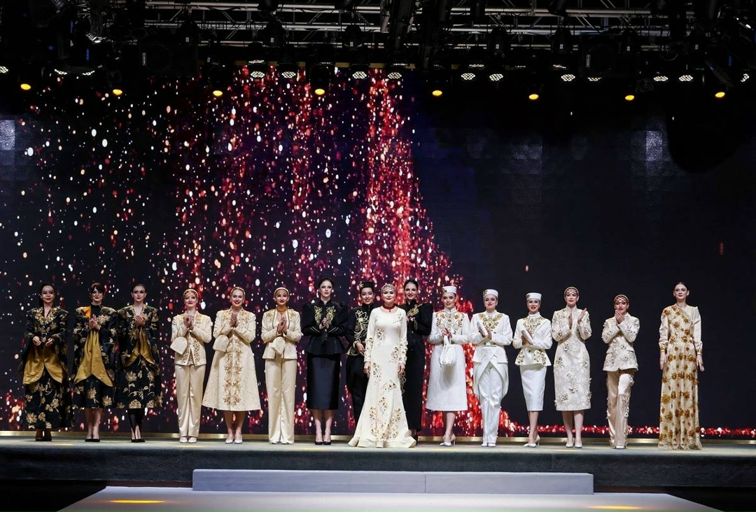 Ростех представил в Китае женскую одежду с янтарем