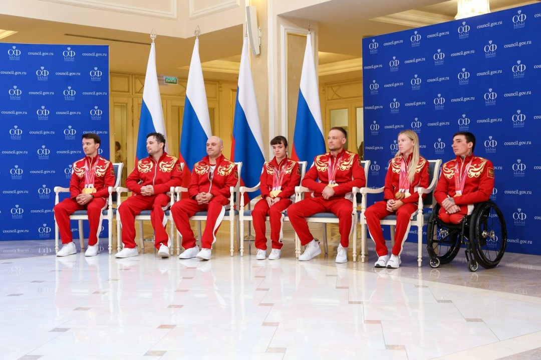 В верхней палате парламента членам паралимпийской сборной России — победителями и призёрами ХIV Паралимпийских зимних игр и их тренерам вручили Благодарности…