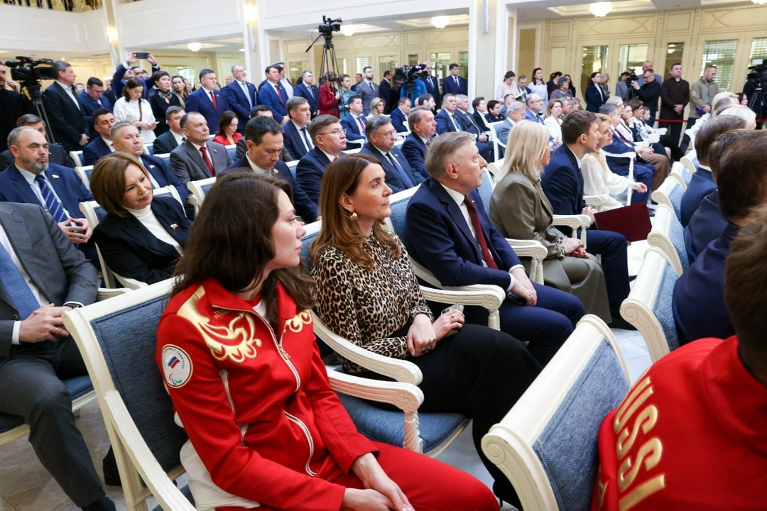 В верхней палате парламента членам паралимпийской сборной России — победителями и призёрами ХIV Паралимпийских зимних игр и их тренерам вручили Благодарности…