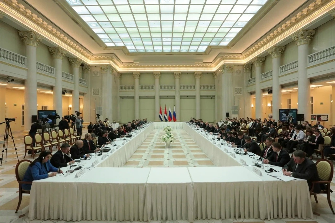 Дмитрий Чернышенко: Россия продолжает оказывать поддержку и гуманитарную помощь Кубе.