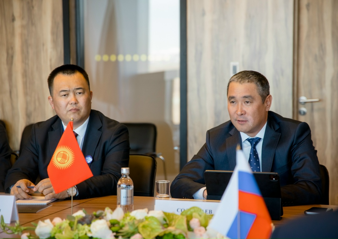 Министр транспорта Андрей Никитин провел серию двусторонних переговоров в первый день Международного транспортно-логистического форума.