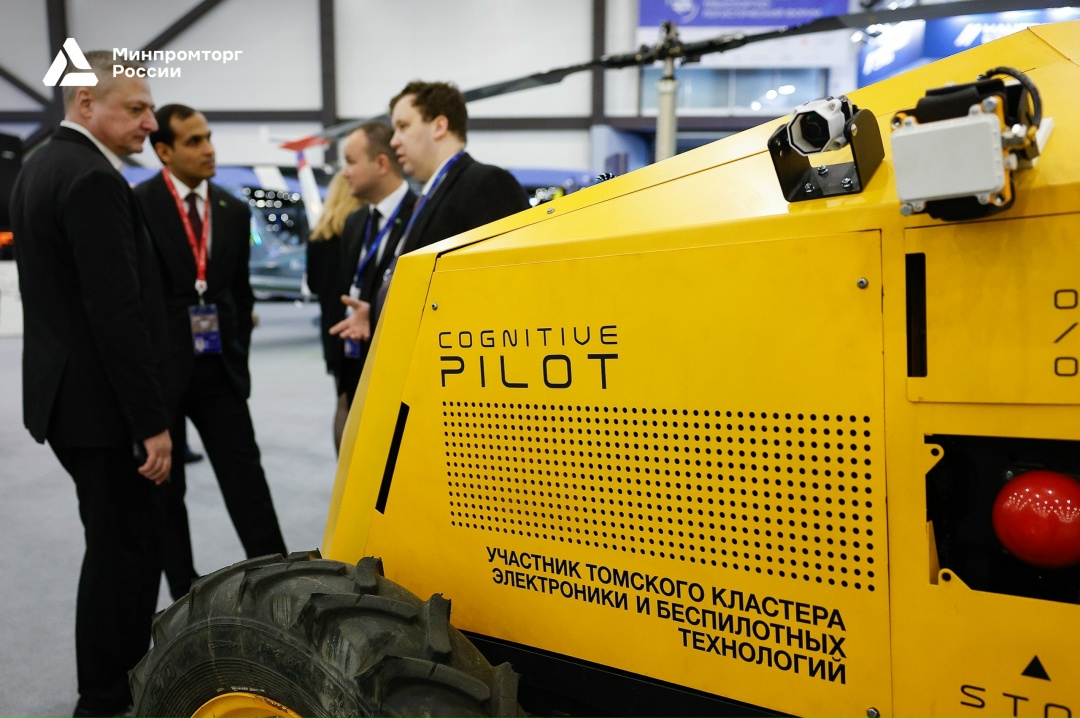 ️Антон Алиханов посетил Международный транспортно-логистический форум