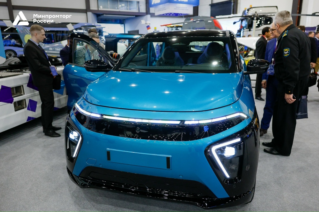 ️Антон Алиханов посетил Международный транспортно-логистический форум