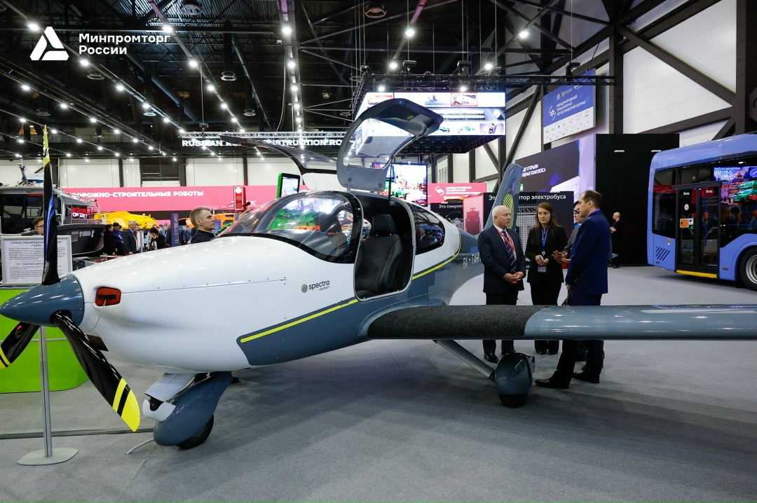 ️Антон Алиханов посетил Международный транспортно-логистический форум