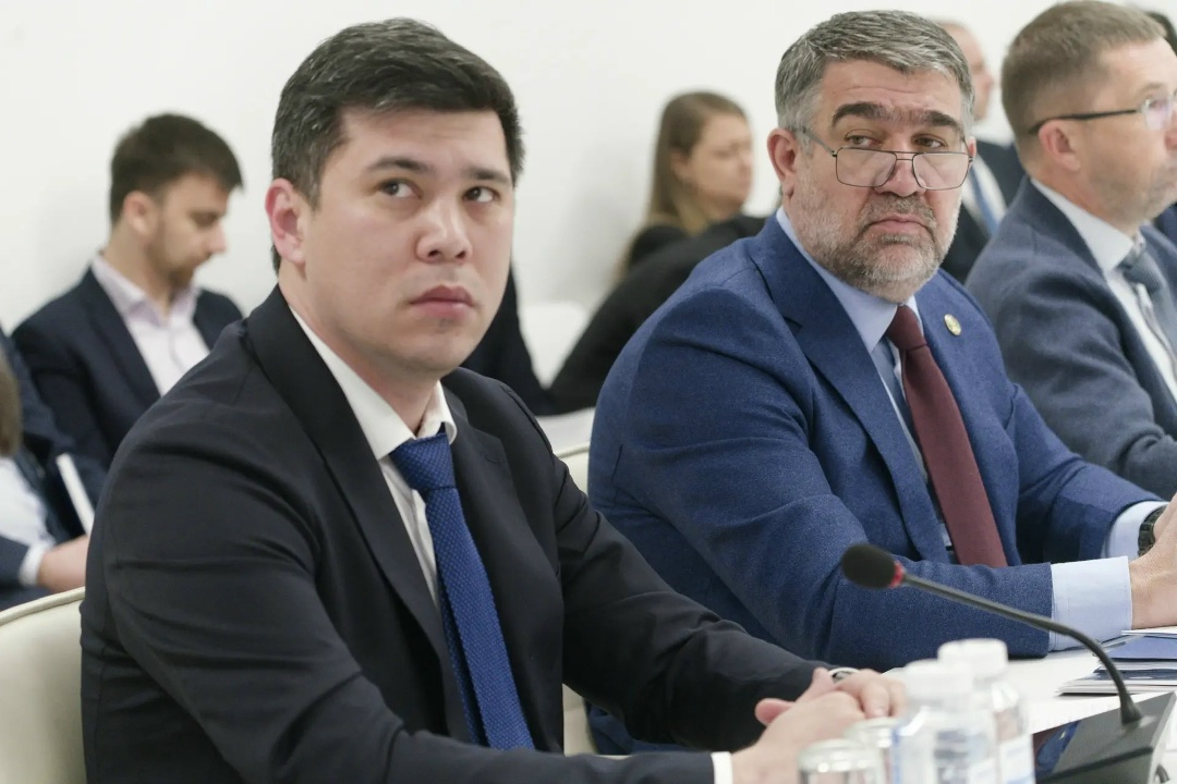 Глава Минстроя России Ирек Файзуллин провел еженедельное совещание с регионами и главными распорядителями бюджетных средств (ГРБС)