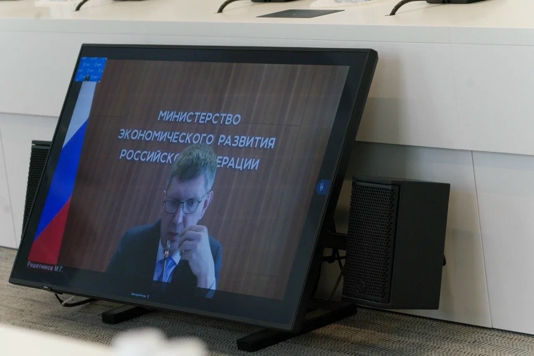 Министр строительства и ЖКХ РФ Ирек Файзуллин и Министр экономического развития РФ Максим Решетников провели совещание по отраслевым программам повышения…