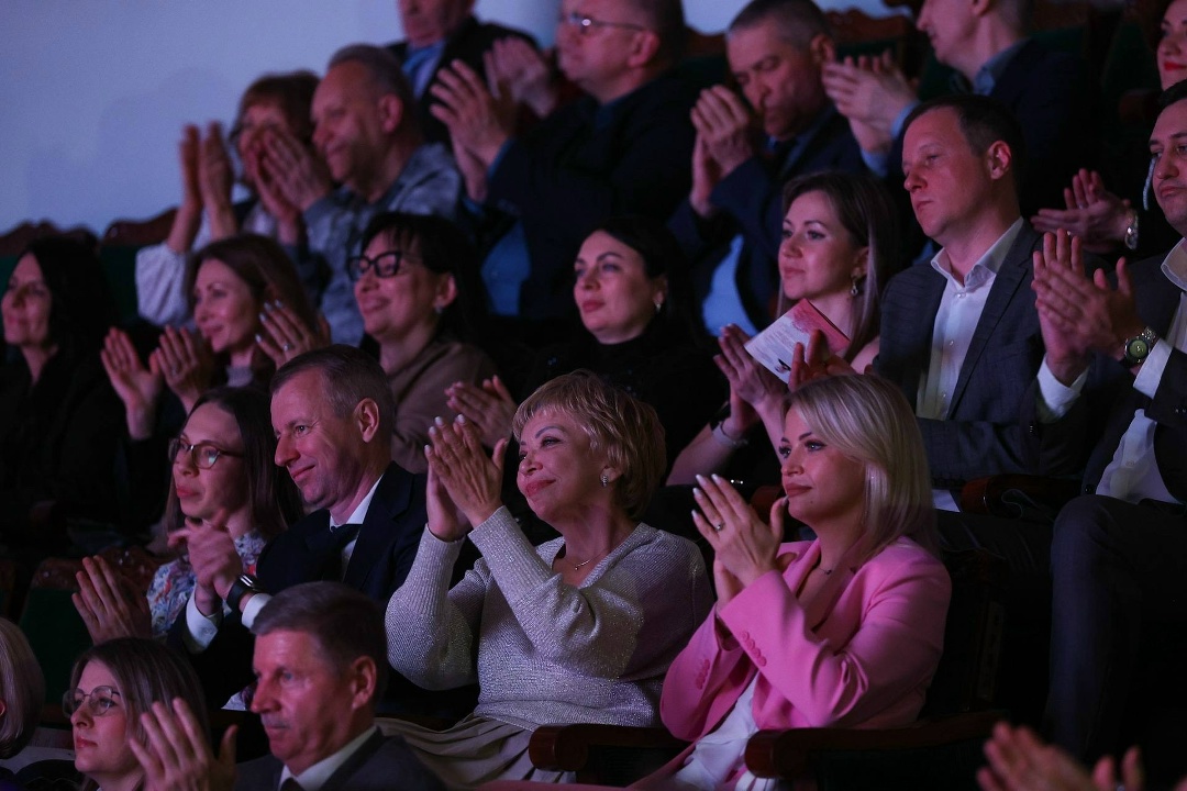 Юбилейная увертюра В Волгограде стартовал гастрольный тур в честь 35-летия Компании.